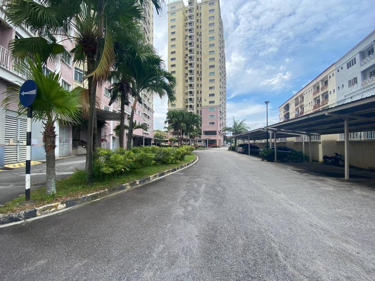 Homestay Juta Mines Seri Kembangan Balakong Serdang Lama 外观 照片